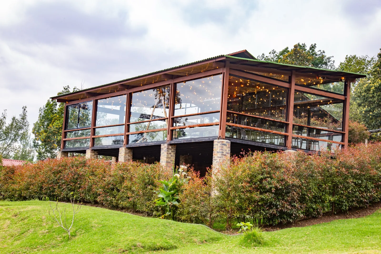 Salón de eventos de Villa Helena rodeado de naturaleza